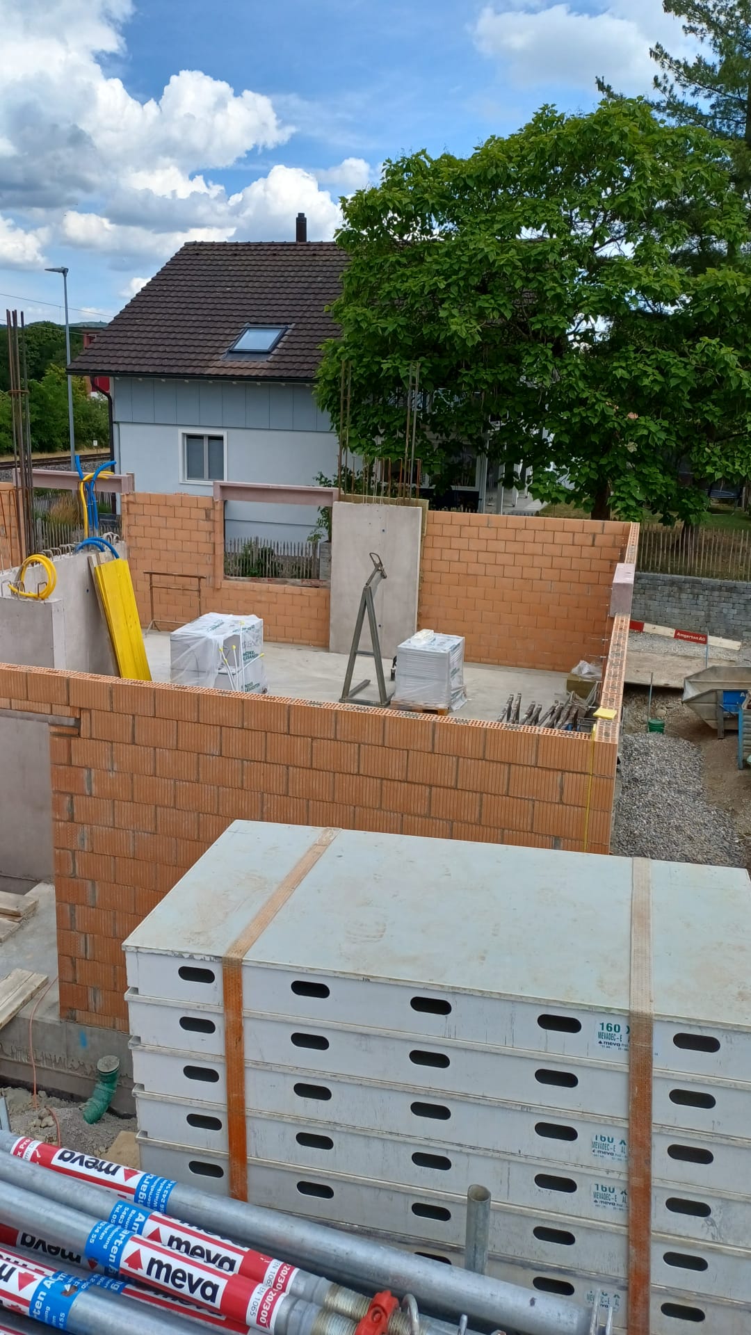EG Aussenmauer ist fertig